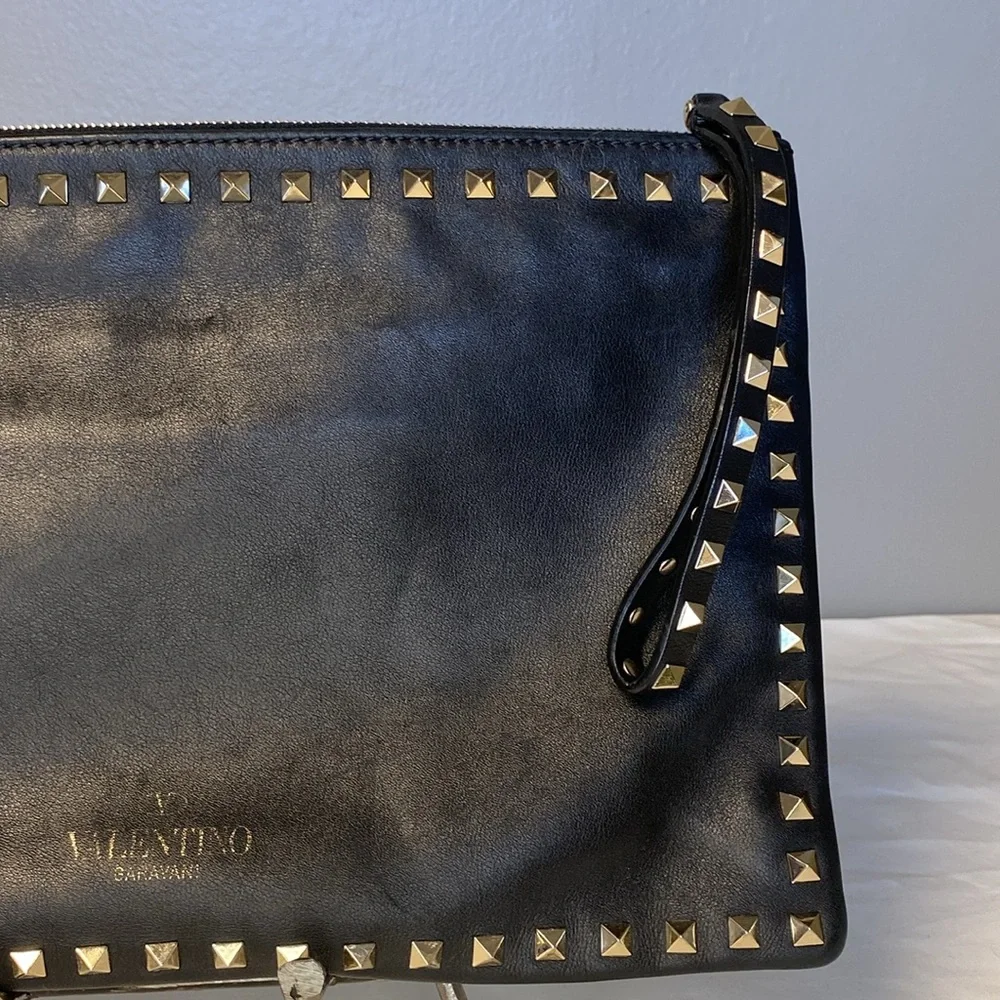 Valentino Garavani Rockstud Black Leather Pouch - Picture 4 of 11